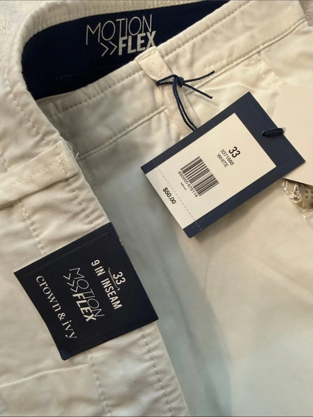 crown & ivy White Flat-Front Men’s Shorts - Picture 3 of 4